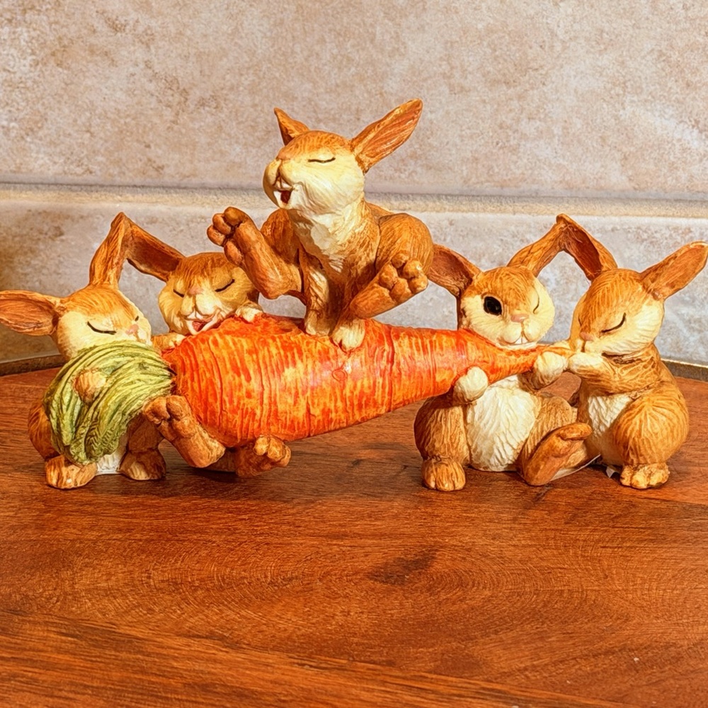 ENESCO Bunch O Bunnies 1998 Bunnies Eating a Carrot Easter Super Cute